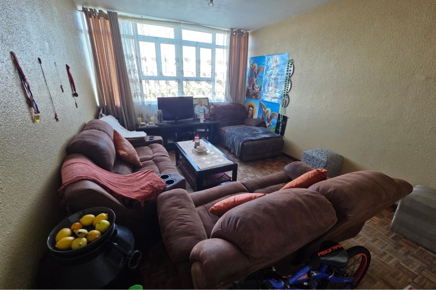 1 Bedroom Property for Sale in Loevenstein Western Cape